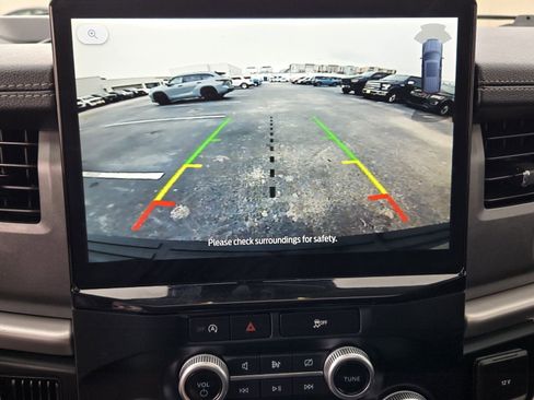 Used 2024 Ford Expedition XLT image 17