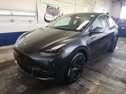 Used 2025 Tesla Model Y Long Range AWD/4WD image 2
