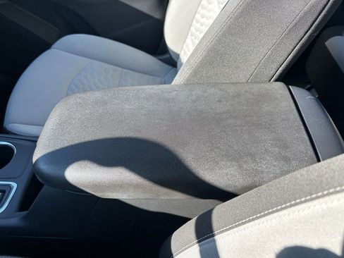 Used 2020 Chevrolet Equinox LS image 33