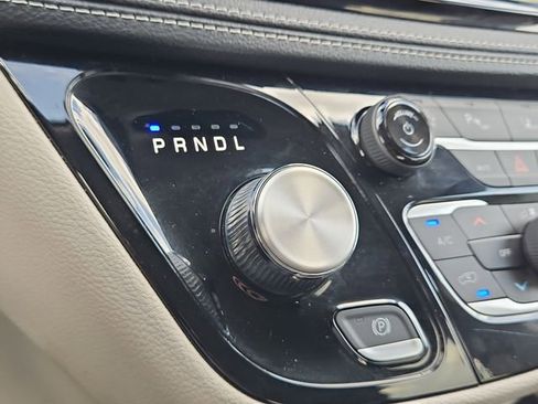 Used 2024 Chrysler Pacifica Touring-L image 24