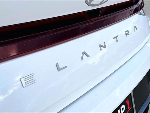Certified 2025 Hyundai Elantra SE image 29