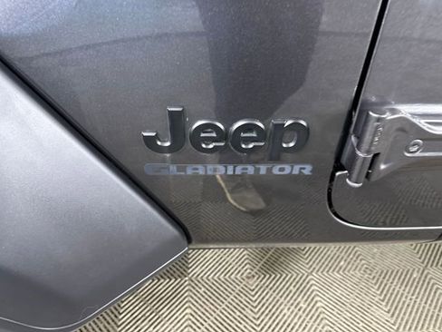 Used 2022 Jeep Gladiator Sport w/ Trailer Tow Package AWD/4WD image 10