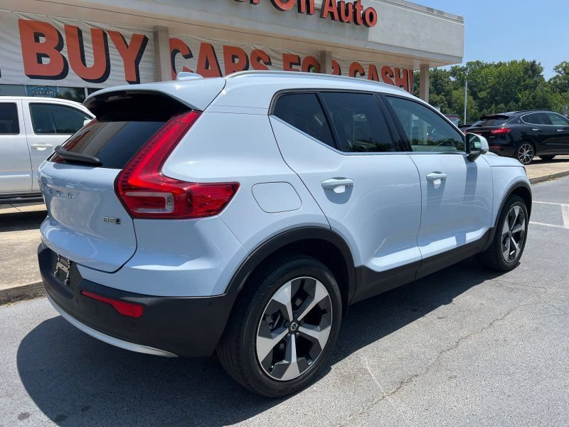 Used 2024 Volvo XC40 B5 Plus AWD/4WD image 6