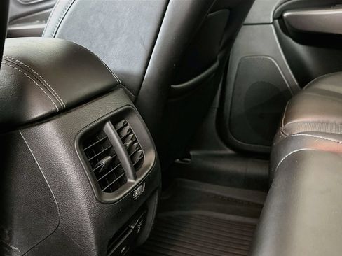 Used 2019 Jeep Cherokee Limited FWD image 25