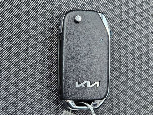 Used 2025 Kia Soul LX FWD image 23