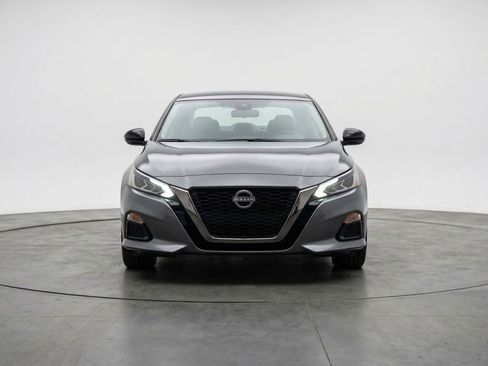 Used 2025 Nissan Altima 2.5 SV FWD image 2