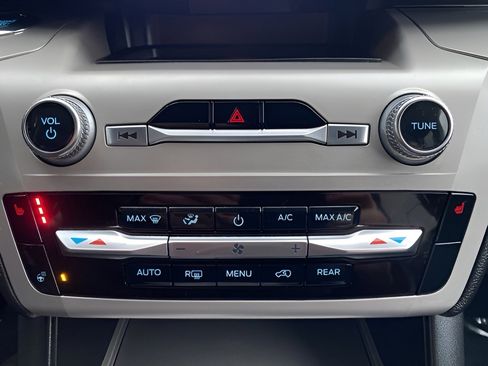 Used 2023 Ford Explorer XLT w/ Equipment Group 202A image 23