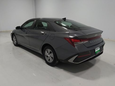 Used 2025 Hyundai Elantra SE FWD image 5