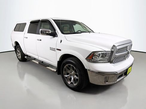 Used 2018 RAM 1500 Laramie w/ Convenience Group AWD/4WD image 4