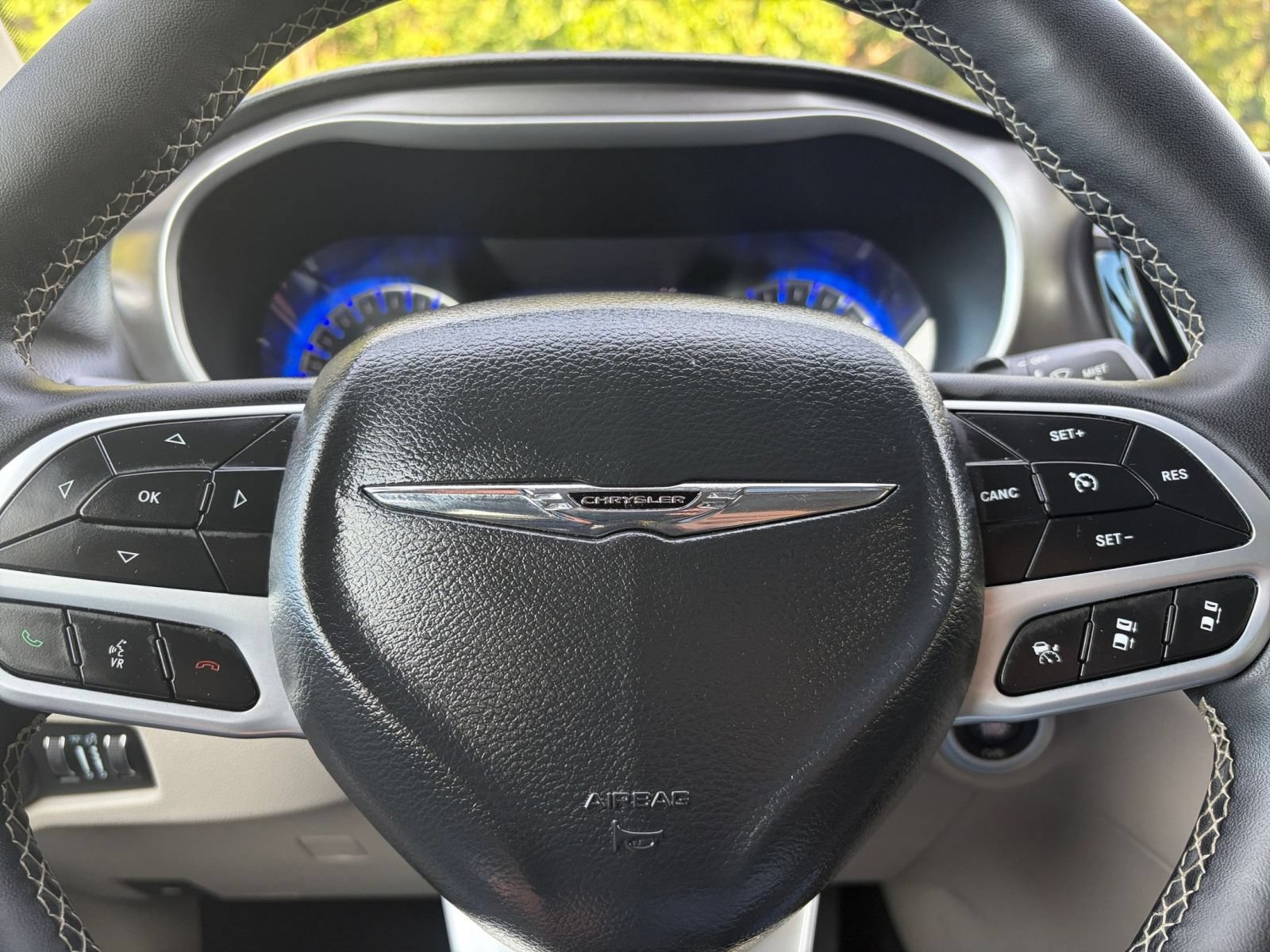 Used 2024 Chrysler Pacifica Touring-L FWD image 29