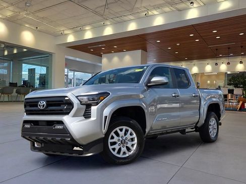 Used 2025 Toyota Tacoma SR5 AWD/4WD image 28