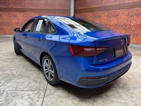 Used 2024 Volkswagen Jetta SE image 3