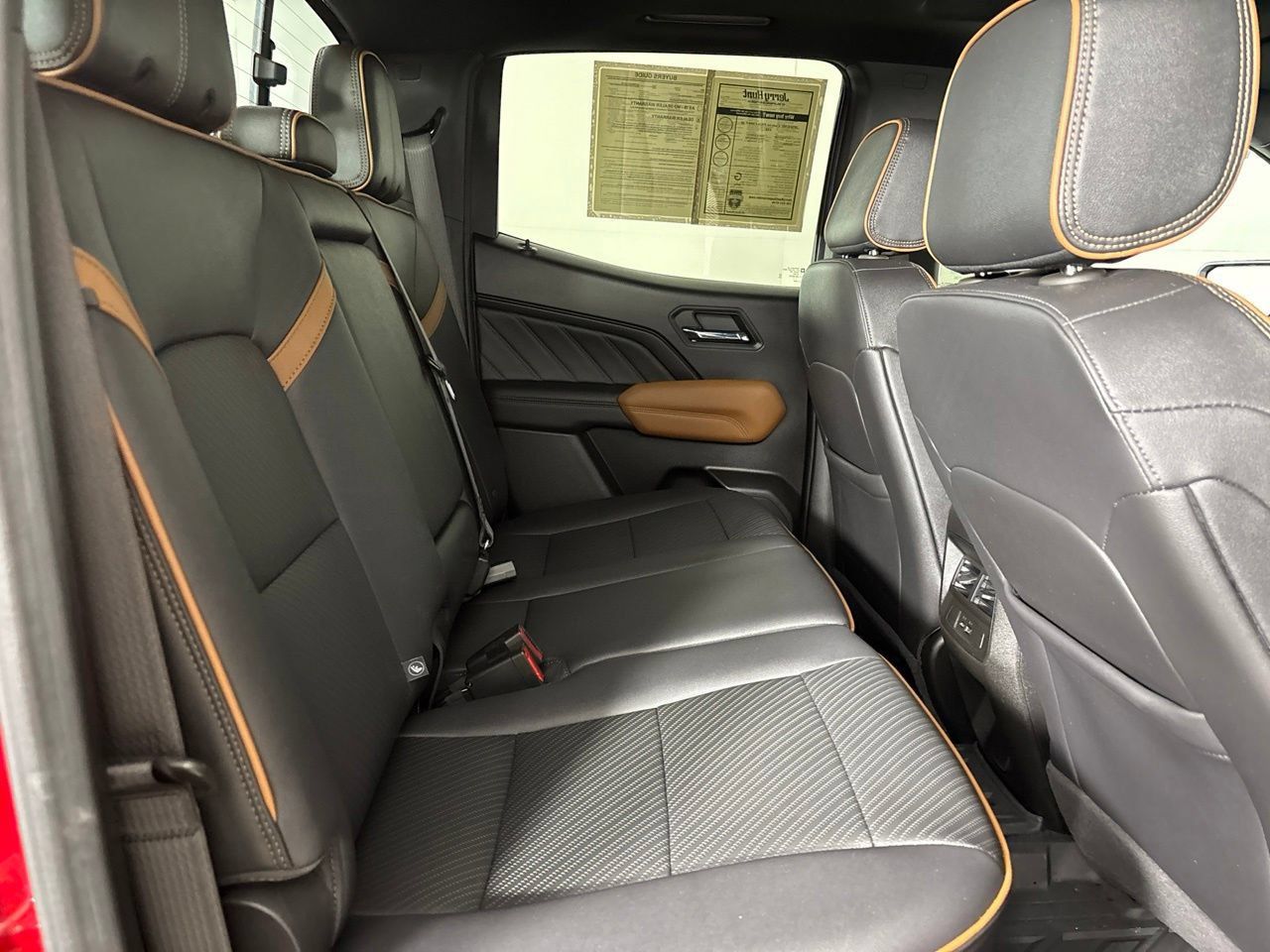 Used 2024 GMC Canyon AT4 w/ AT4 Premium Package AWD/4WD image 28
