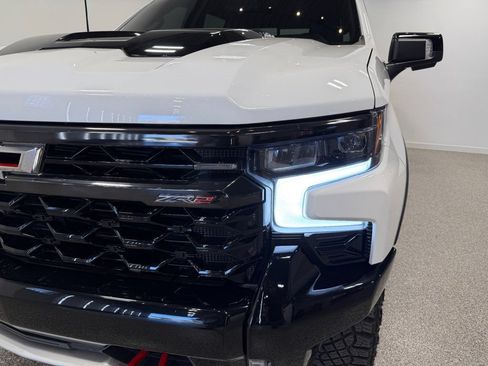 Used 2024 Chevrolet Silverado 1500 ZR2 AWD/4WD image 3