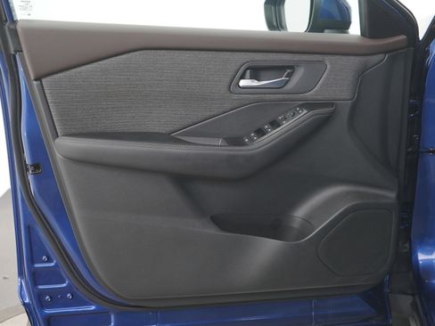 Used 2022 Nissan Rogue SV image 19