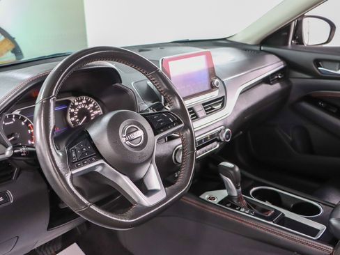 Used 2023 Nissan Altima 2.5 SR FWD image 22