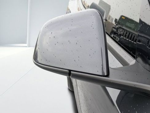 Used 2024 Tesla Model Y Performance image 10