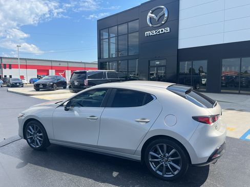Used 2023 MAZDA MAZDA3 s FWD image 3