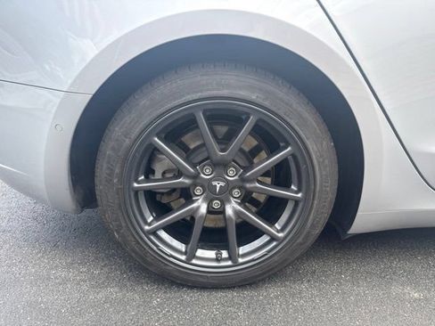 Used 2018 Tesla Model 3 Long Range RWD image 17
