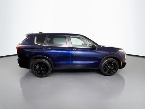 Used 2023 Mitsubishi Outlander SE FWD image 11