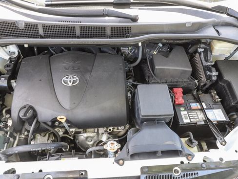 Used 2017 Toyota Sienna SE FWD image 35