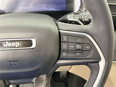 Used 2023 Jeep Grand Cherokee L Limited w/ Black Appearance Package image 26