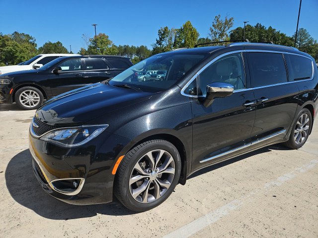 Used 2017 Chrysler Pacifica Limited FWD image 2