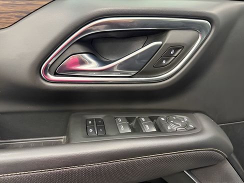 Used 2023 Chevrolet Suburban Premier image 10