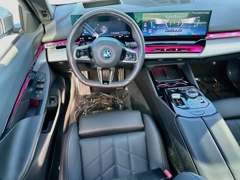 Certified 2025 BMW i5 eDrive40 w/ M Sport Package AWD/4WD image 23