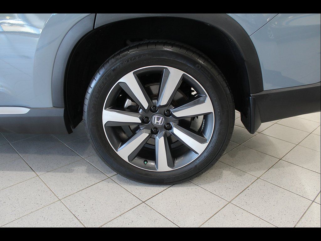 Certified 2025 Honda Pilot Touring image 12