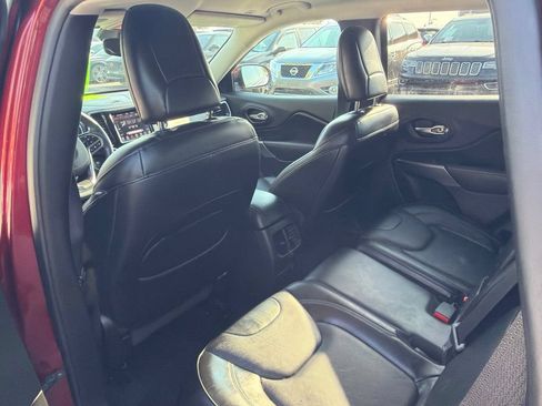 Used 2019 Jeep Cherokee Limited w/ Luxury Group AWD/4WD image 8