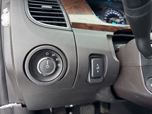 Used 2019 Ford Taurus Limited image 21