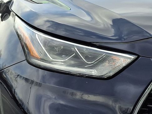 Used 2022 Toyota Highlander Limited image 9