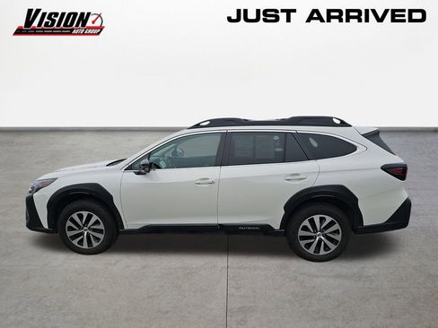 Used 2023 Subaru Outback Premium image 8