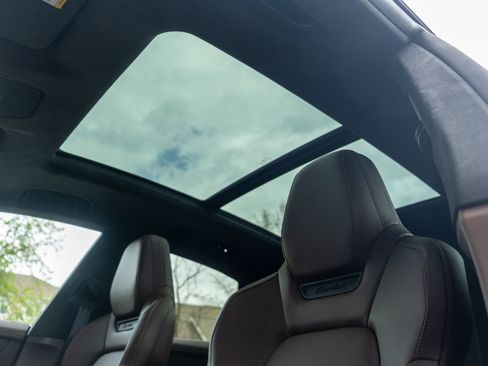 New 2026 Porsche Macan Turbo Electric AWD/4WD image 21