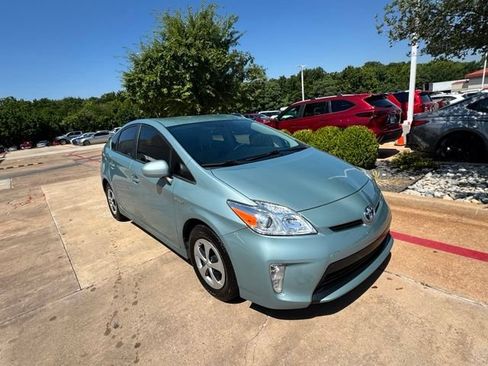 Used 2015 Toyota Prius Three FWD image 2