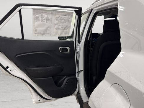 Used 2025 Hyundai Venue SEL FWD image 32