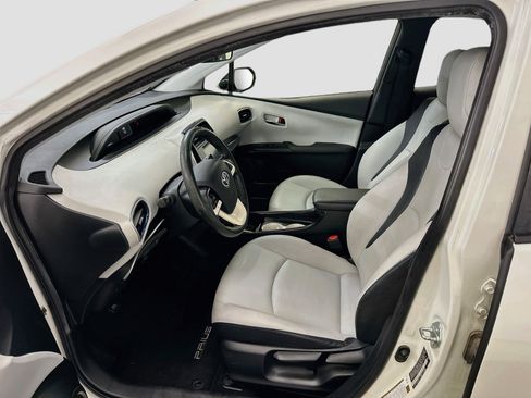 Used 2017 Toyota Prius Three Touring w/ Carpet Mat Package FWD image 13