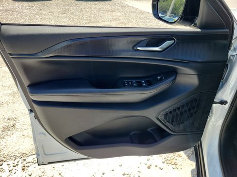 Used 2024 Jeep Grand Cherokee Altitude RWD image 20