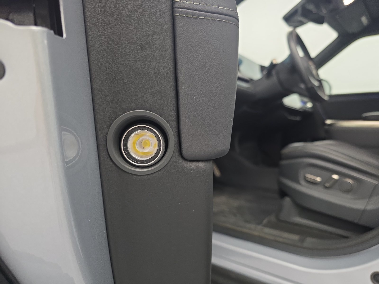 Used 2022 Rivian R1T Adventure AWD/4WD image 30