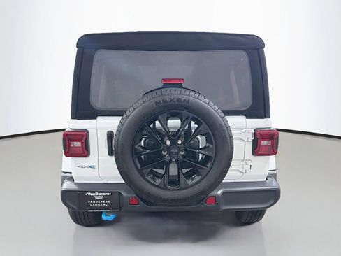 Used 2024 Jeep Wrangler Unlimited Sahara w/ Technology Group AWD/4WD image 8