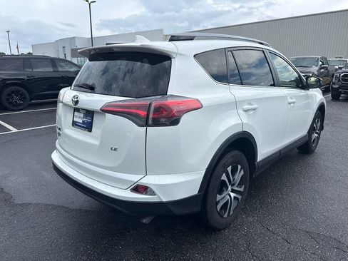 Used 2017 Toyota RAV4 LE FWD image 7