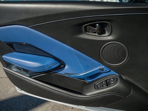 Used 2020 Aston Martin V8 Vantage Coupe image 28