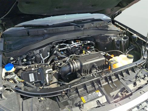 Used 2023 Ford Explorer XLT image 28