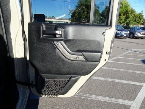 Used 2018 Jeep Wrangler Unlimited Sport S image 17