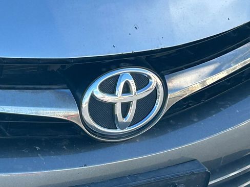 Used 2015 Toyota Camry image 11