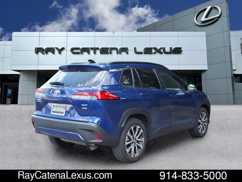 Used 2025 Toyota Corolla Cross XLE w/ Convenience Package AWD/4WD image 4