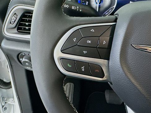 Used 2026 Chrysler Pacifica Select FWD image 24