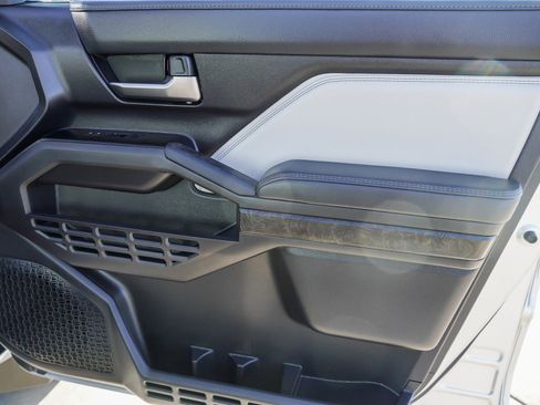 Certified 2025 Toyota Tacoma Limited image 30