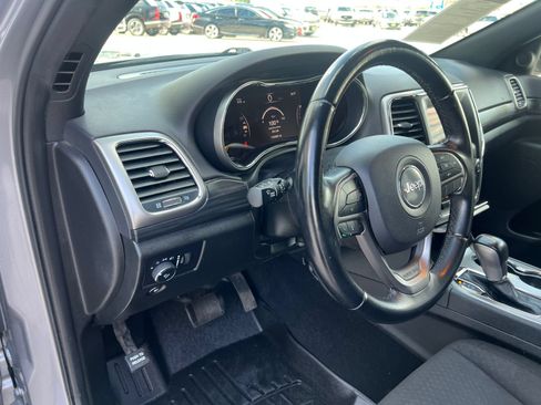 Used 2021 Jeep Grand Cherokee Laredo RWD image 27